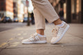 Tenis Beige y Blanco Mujer K-Swiss Court Pro II V | Estilo Court y Uso Diario